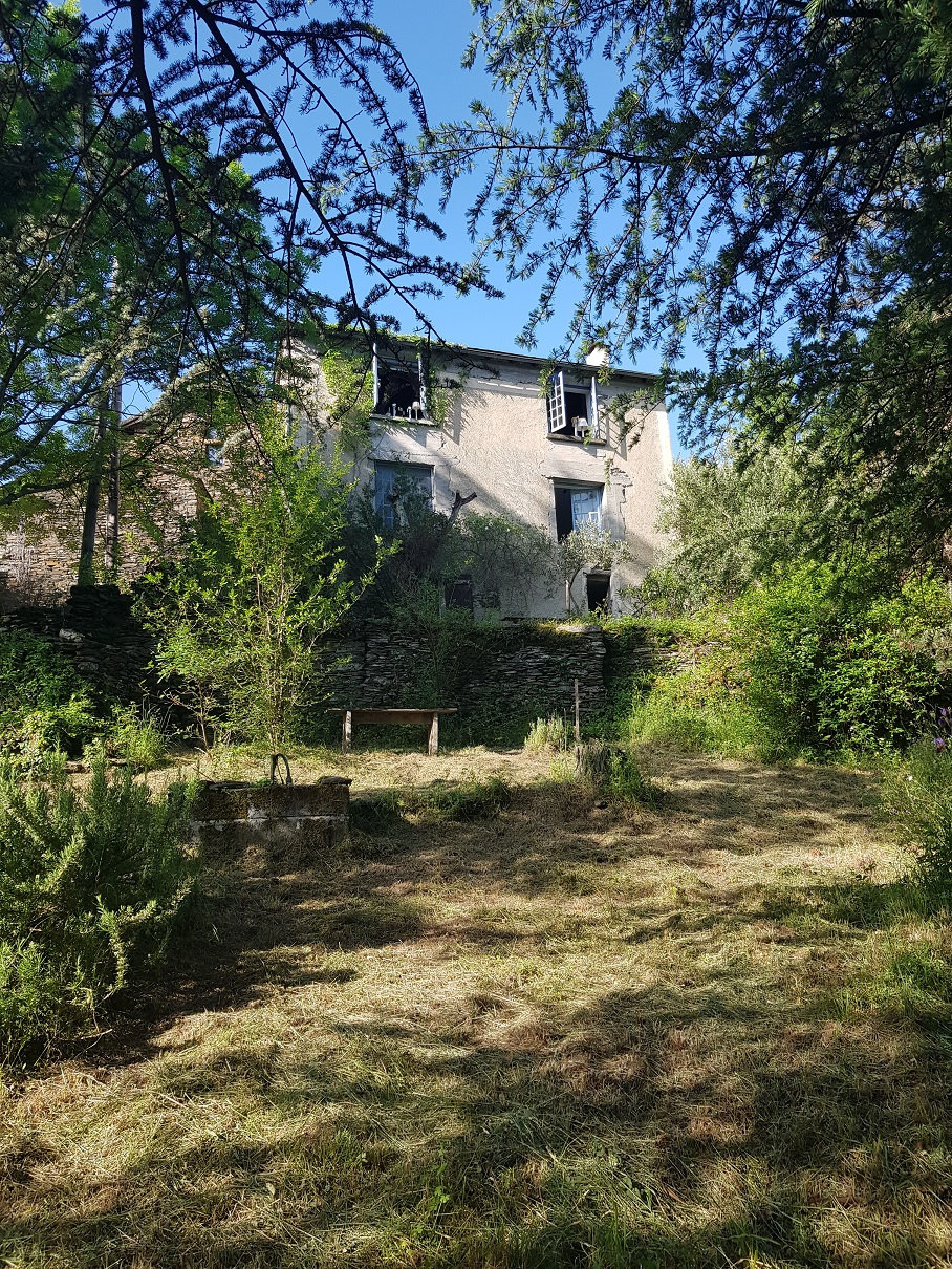 Vallée Borgne, maison de hameau avec belle vue sur 933 m2 de 